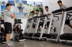 Durante o treino do Corinthians realizado esta manh em uma academia na cidade de Campo Grande, como preparao para o jogo de domingo, 19/04, a tarde, no Morumbi, contra o So Paulo, jogo de volta vlido pelas semi-finais do Campeonato Paulista 2009