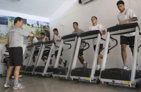 Durante o treino do Corinthians realizado esta manh em uma academia na cidade de Campo Grande, como preparao para o jogo de domingo, 19/04, a tarde, no Morumbi, contra o So Paulo, jogo de volta vlido pelas semi-finais do Campeonato Paulista 2009