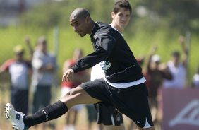 Durante o treino do Corinthians realizado esta manh, no Parque Ecolgico do Tiete, zona leste da cidade. O time joga amanh, domingo, 18/04 a tarde, pelo Campeonato Paulista 2009 o segundo jogo da semi-final contra o So Paulo, no estdio do Morumbi