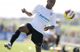 Durante o treino do Corinthians realizado esta manh, no Parque Ecolgico do Tiete, zona leste da cidade. O time joga amanh, domingo, 18/04 a tarde, pelo Campeonato Paulista 2009 o segundo jogo da semi-final contra o So Paulo, no estdio do Morumbi