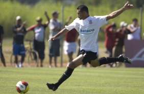 Durante o treino do Corinthians realizado esta manh, no Parque Ecolgico do Tiete, zona leste da cidade. O time joga amanh, domingo, 18/04 a tarde, pelo Campeonato Paulista 2009 o segundo jogo da semi-final contra o So Paulo, no estdio do Morumbi