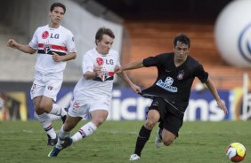 SAO PAULO/SP X CORINTHIANS/SP - em um lance da partida realizada esta tarde no estdio do Morumbi, zona sul da cidade, no segundo jogo pelas semifinais do Campeonato Paulista de 2009