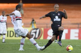 SAO PAULO/SP X CORINTHIANS/SP - em um lance da partida realizada esta tarde no estdio do Morumbi, zona sul da cidade, no segundo jogo pelas semifinais do Campeonato Paulista de 2009