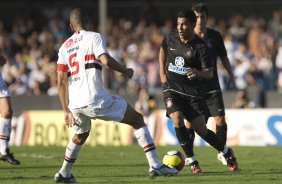 SAO PAULO/SP X CORINTHIANS/SP - em um lance da partida realizada esta tarde no estdio do Morumbi, zona sul da cidade, no segundo jogo pelas semifinais do Campeonato Paulista de 2009