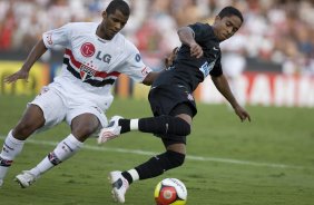 SAO PAULO/SP X CORINTHIANS/SP - em um lance da partida realizada esta tarde no estdio do Morumbi, zona sul da cidade, no segundo jogo pelas semifinais do Campeonato Paulista de 2009