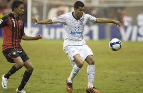 ATLETICO PARANAENSE/PR X CORINTHIANS/SP - em um lance da partida realizada esta noite no estdio da Arena da Baixada, em Curitiba, no jogo de ida vlido pelas oitavas-de-final da Copa do Brasil 2009