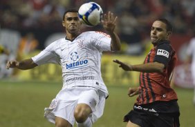 ATLETICO PARANAENSE/PR X CORINTHIANS/SP - em um lance da partida realizada esta noite no estdio da Arena da Baixada, em Curitiba, no jogo de ida vlido pelas oitavas-de-final da Copa do Brasil 2009