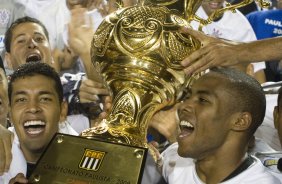 CORINTHIANS/SP X SANTOS/SANTOS - em um lance da partida realizada esta tarde no estdio do Pacaembu, zona oeste da cidade, na deciso do Campeonato Paulista de 2009