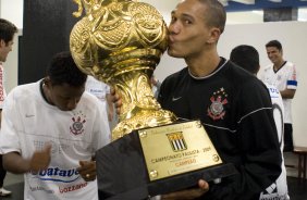 CORINTHIANS/SP X SANTOS/SANTOS - em um lance da partida realizada esta tarde no estádio do Pacaembu, zona oeste da cidade, na decisão do Campeonato Paulista de 2009