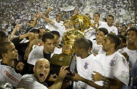 CORINTHIANS/SP X SANTOS/SANTOS - em um lance da partida realizada esta tarde no estádio do Pacaembu, zona oeste da cidade, na decisão do Campeonato Paulista de 2009