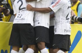CORINTHIANS/SP X SANTOS/SANTOS - em um lance da partida realizada esta tarde no estdio do Pacaembu, zona oeste da cidade, na deciso do Campeonato Paulista de 2009