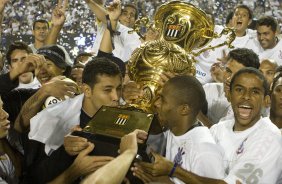 CORINTHIANS/SP X SANTOS/SANTOS - em um lance da partida realizada esta tarde no estádio do Pacaembu, zona oeste da cidade, na decisão do Campeonato Paulista de 2009
