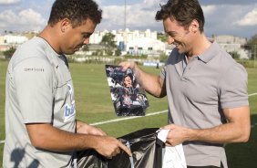 O ator Hugh Jackman, o Volverine, veio ao Brasil para divulgar o filme X-Men- origens e quia conhecer o atacante Ronaldo antes do treino do Corinthians realizado esta tarde no Parque Ecolgico do Tiete, na zona leste da cidade