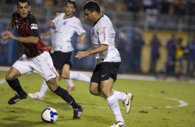 CORINTHIANS/SP X ATLETICO PARANAENSE/PR - em um lance da partida realizada esta noite no estádio do Pacaembu, zona oeste da cidade, na decisão da vaga pelas oitavas de final da Copa do Brasil 2009