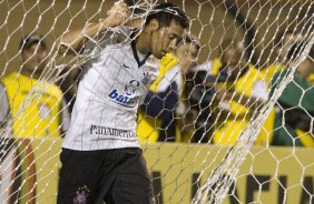 CORINTHIANS/SP X ATLETICO PARANAENSE/PR - em um lance da partida realizada esta noite no estádio do Pacaembu, zona oeste da cidade, na decisão da vaga pelas oitavas de final da Copa do Brasil 2009