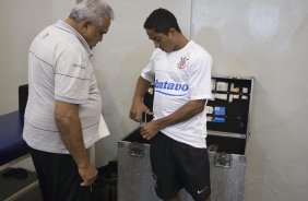 CORINTHIANS/SP X ATLETICO PARANAENSE/PR - nos vestiários antes da partida realizada esta noite no estádio do Pacaembu, zona oeste da cidade, na decisão da vaga pelas oitavas de final da Copa do Brasil 2009