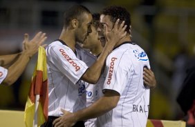 CORINTHIANS/SP X ATLETICO PARANAENSE/PR - em um lance da partida realizada esta noite no estdio do Pacaembu, zona oeste da cidade, na deciso da vaga pelas oitavas de final da Copa do Brasil 2009