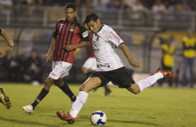 CORINTHIANS/SP X ATLETICO PARANAENSE/PR - em um lance da partida realizada esta noite no estdio do Pacaembu, zona oeste da cidade, na deciso da vaga pelas oitavas de final da Copa do Brasil 2009