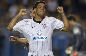 CORINTHIANS/SP X ATLETICO PARANAENSE/PR - em um lance da partida realizada esta noite no estádio do Pacaembu, zona oeste da cidade, na decisão da vaga pelas oitavas de final da Copa do Brasil 2009