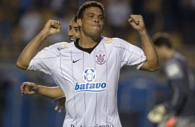 CORINTHIANS/SP X ATLETICO PARANAENSE/PR - em um lance da partida realizada esta noite no estdio do Pacaembu, zona oeste da cidade, na deciso da vaga pelas oitavas de final da Copa do Brasil 2009