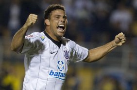 CORINTHIANS/SP X ATLETICO PARANAENSE/PR - em um lance da partida realizada esta noite no estádio do Pacaembu, zona oeste da cidade, na decisão da vaga pelas oitavas de final da Copa do Brasil 2009