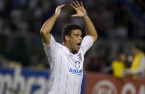 CORINTHIANS/SP X ATLETICO PARANAENSE/PR - em um lance da partida realizada esta noite no estdio do Pacaembu, zona oeste da cidade, na deciso da vaga pelas oitavas de final da Copa do Brasil 2009