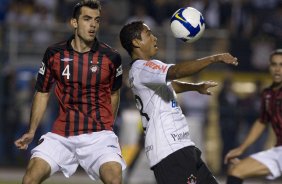 CORINTHIANS/SP X ATLETICO PARANAENSE/PR - em um lance da partida realizada esta noite no estdio do Pacaembu, zona oeste da cidade, na deciso da vaga pelas oitavas de final da Copa do Brasil 2009