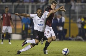 CORINTHIANS/SP X ATLETICO PARANAENSE/PR - em um lance da partida realizada esta noite no estdio do Pacaembu, zona oeste da cidade, na deciso da vaga pelas oitavas de final da Copa do Brasil 2009