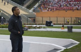 CORINTHIANS/SP X INTERNACIONAL/RS - em um lance da partida realizada esta tarde no estádio do Pacaembu, zona oeste da cidade, na primeira partida pelo Campeonato Brasileiro de 2009