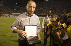 CORINTHIANS/SP X FLUMINENSE/RJ - em um lance da partida realizada esta noite no estádio do Pacaembu, zona oeste da cidade, na primeira partida válida pelas quartas de final da Copa do Brasil 2009