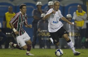 CORINTHIANS/SP X FLUMINENSE/RJ - em um lance da partida realizada esta noite no estádio do Pacaembu, zona oeste da cidade, na primeira partida válida pelas quartas de final da Copa do Brasil 2009