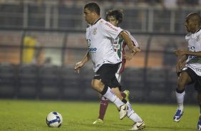 CORINTHIANS/SP X FLUMINENSE/RJ - em um lance da partida realizada esta noite no estádio do Pacaembu, zona oeste da cidade, na primeira partida válida pelas quartas de final da Copa do Brasil 2009
