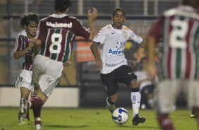 CORINTHIANS/SP X FLUMINENSE/RJ - em um lance da partida realizada esta noite no estádio do Pacaembu, zona oeste da cidade, na primeira partida válida pelas quartas de final da Copa do Brasil 2009