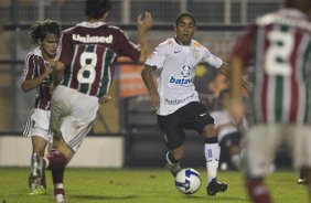 CORINTHIANS/SP X FLUMINENSE/RJ - em um lance da partida realizada esta noite no estdio do Pacaembu, zona oeste da cidade, na primeira partida vlida pelas quartas de final da Copa do Brasil 2009