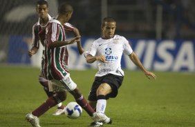 CORINTHIANS/SP X FLUMINENSE/RJ - em um lance da partida realizada esta noite no estdio do Pacaembu, zona oeste da cidade, na primeira partida vlida pelas quartas de final da Copa do Brasil 2009