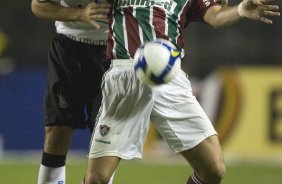 CORINTHIANS/SP X FLUMINENSE/RJ - em um lance da partida realizada esta noite no estdio do Pacaembu, zona oeste da cidade, na primeira partida vlida pelas quartas de final da Copa do Brasil 2009