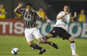 CORINTHIANS/SP X FLUMINENSE/RJ - em um lance da partida realizada esta noite no estdio do Pacaembu, zona oeste da cidade, na primeira partida vlida pelas quartas de final da Copa do Brasil 2009