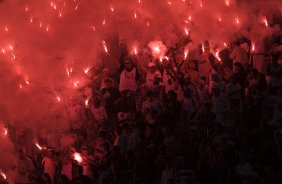 CORINTHIANS/SP X SANTOS/SANTOS - Torcida do Corinthians durante a partida realizada esta tarde no estádio do Pacaembu, zona oeste da cidade, na decisão do Campeonato Paulista de 2009