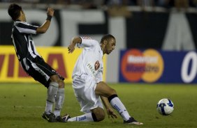 BOTAFOGO/RJ X CORINTHIANS/SP - em um lance da partida realizada esta noite no estdio do Engenho, vlido pelo Campeonato Brasileiro de 2009