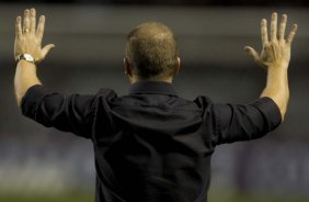 BOTAFOGO/RJ X CORINTHIANS/SP - em um lance da partida realizada esta noite no estdio do Engenho, vlido pelo Campeonato Brasileiro de 2009