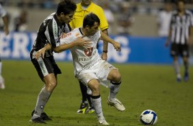 BOTAFOGO/RJ X CORINTHIANS/SP - em um lance da partida realizada esta noite no estdio do Engenho, vlido pelo Campeonato Brasileiro de 2009