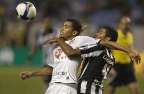 BOTAFOGO/RJ X CORINTHIANS/SP - em um lance da partida realizada esta noite no estdio do Engenho, vlido pelo Campeonato Brasileiro de 2009