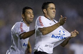 FLUMINENSE/RJ X CORINTHIANS/SP - em um lance da partida realizada esta noite no estádio do Maracanã, válida pela decisão nas oitavas de final da Copa do Brasil 2009