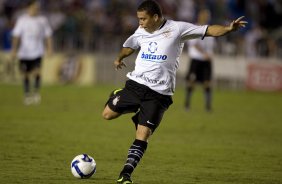 FLUMINENSE/RJ X CORINTHIANS/SP - em um lance da partida realizada esta noite no estádio do Maracanã, válida pela decisão nas oitavas de final da Copa do Brasil 2009