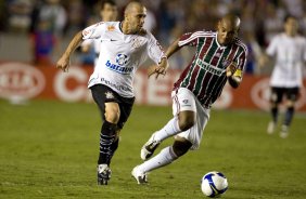 FLUMINENSE/RJ X CORINTHIANS/SP - em um lance da partida realizada esta noite no estádio do Maracanã, válida pela decisão nas oitavas de final da Copa do Brasil 2009