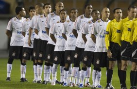 CORINTHIANS/SP X BARUERI/SP - em um lance
da partida realizada esta noite no estdio do Pacaembu, vlida pelo Campeonato Brasileiro de 2009