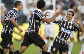 SANTOS/SP X CORINTHIANS/SP - em um lance da partida realizada esta tarde no estdio da Vila Belmiro, vlida pelo Campeonato Brasileiro de 2009