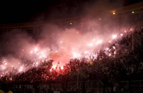 CORINTHIANS/SP X INTERNACIONAL/RS - em um lance da partida realizada esta noite no estádio do Pacaembu, zona oeste da cidade, na primeira partida da decisão da Copa do Brasil 2009