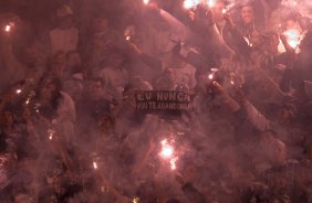 CORINTHIANS/SP X INTERNACIONAL/RS -  em um lance da partida realizada esta noite no estdio do Pacaembu, zona oeste da cidade, na primeira partida da deciso da Copa do Brasil 2009