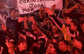 CORINTHIANS/SP X INTERNACIONAL/RS - em um lance da partida realizada esta noite no estádio do Pacaembu, zona oeste da cidade, na primeira partida da decisão da Copa do Brasil 2009